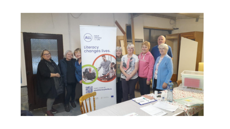 Regional Literacy Coordinator Helen Walsh and course attendees.
